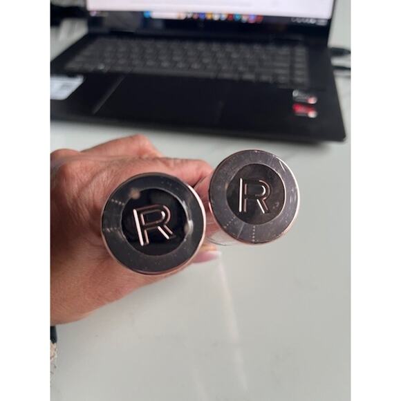 2x Revolution Conceal & Define Concealer F2 Light W/Neutral Undertones Sealed - Picture 2 of 7